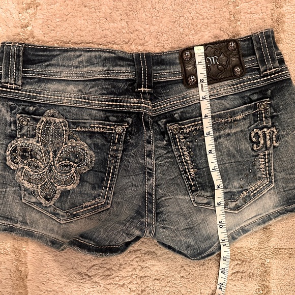 Miss Me Embellished Jean Shorts - size 28 - Picture 8 of 8